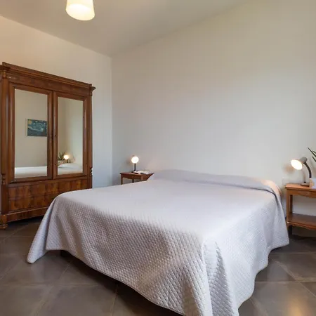 Mamma Ciccia - Confalonieri マンデッロ・デル・ラーリオ